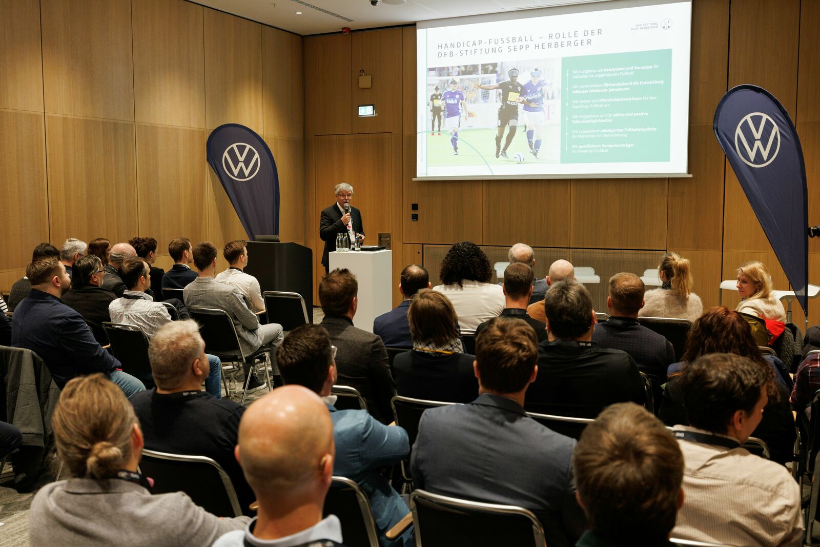 Volkswagen und DFB beim SPOBIS: So kann Inklusion im organisierten Fußball gelingen