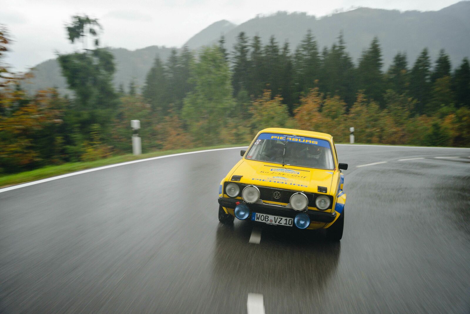 Volkswagen und Autostadt beim Edelweiß-Bergpreis: Historische Golf und Scirocco im Rampenlicht