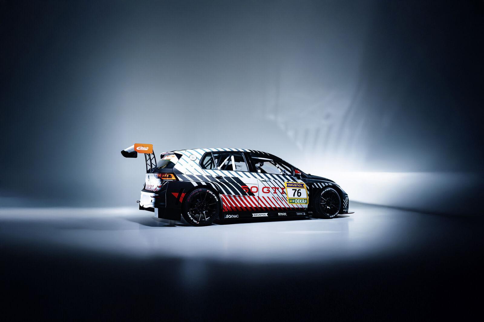 Ready for the “Green Hell”: The Golf GTI Clubsport 24h reveals a new design for the legendary 24-hour race at the Nürburgring.