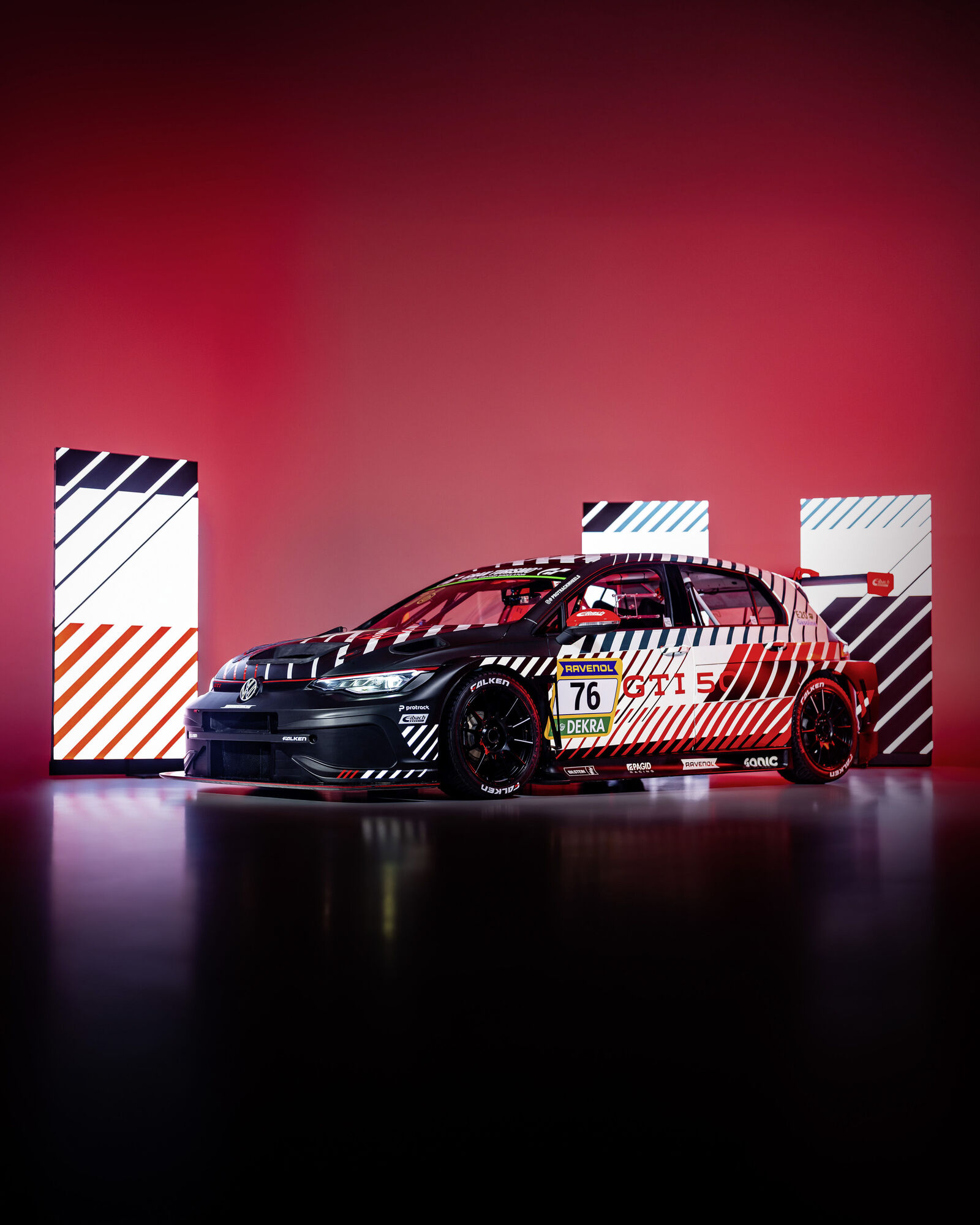Ready for the “Green Hell”: The Golf GTI Clubsport 24h reveals a new design for the legendary 24-hour race at the Nürburgring.