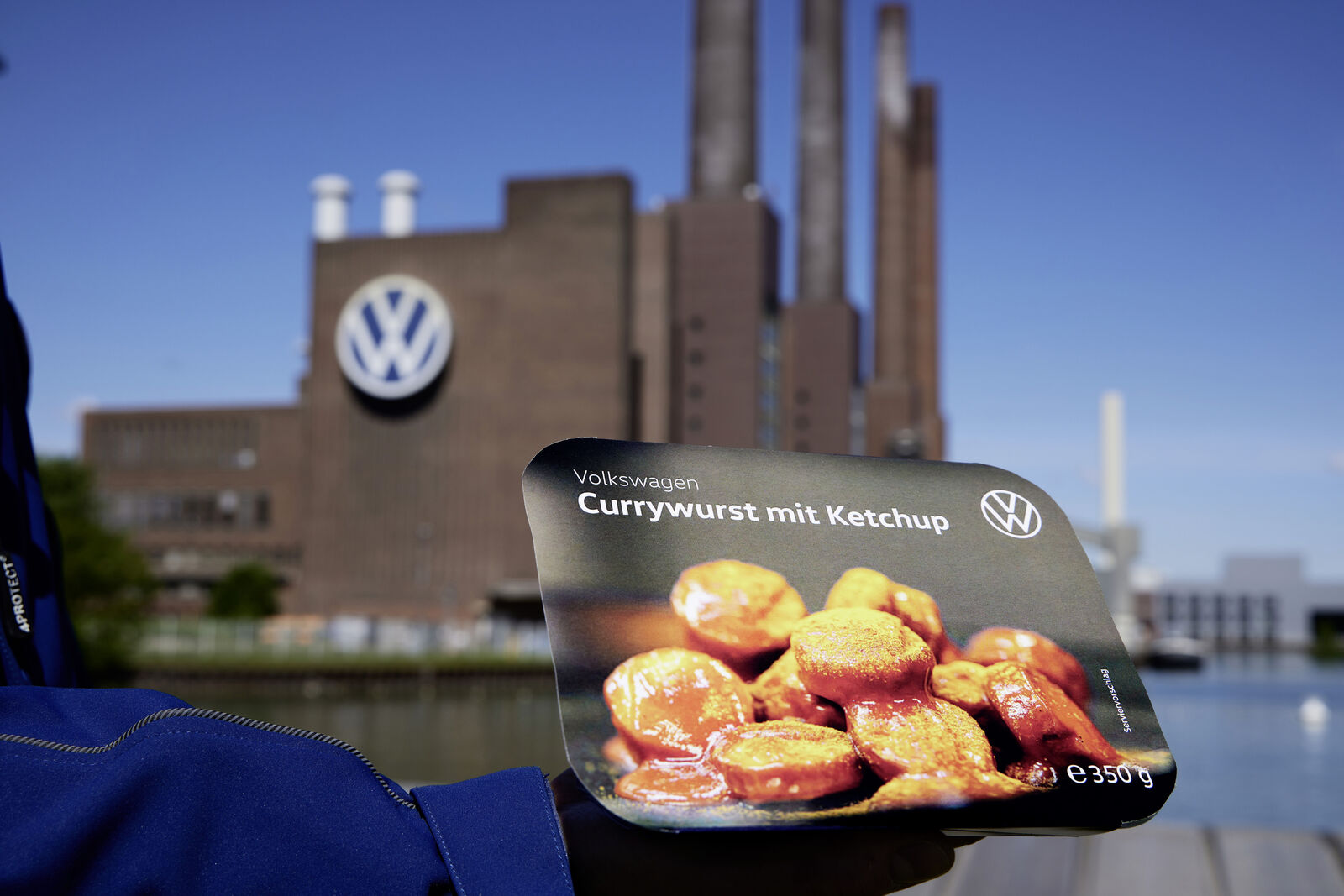 Volkswagen Currywurst mit Ketchup