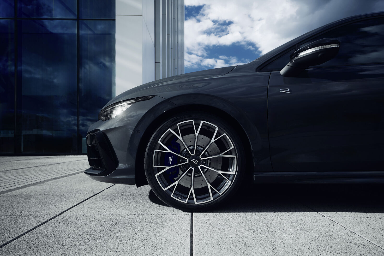 Volkswagen Golf R now in Dolphin Grey Metallic