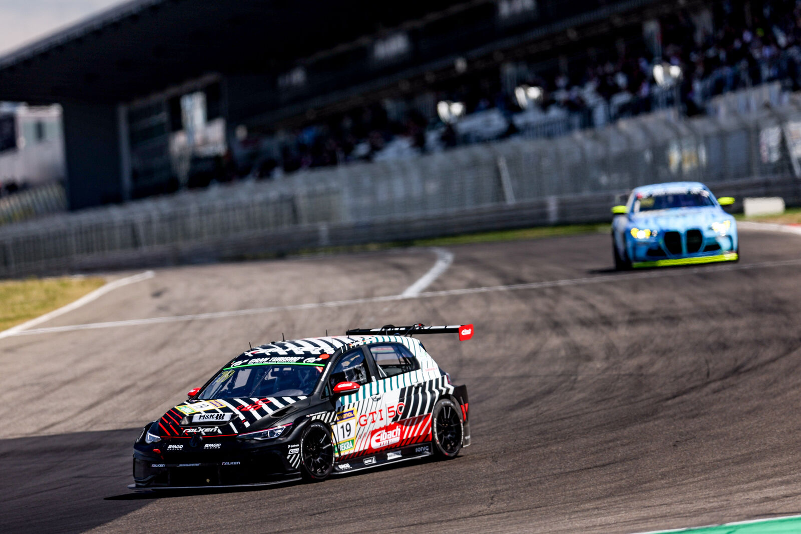 Erster Gesamtsieg für den Golf GTI in der ADAC Langstreckenserie auf dem Nürburgring