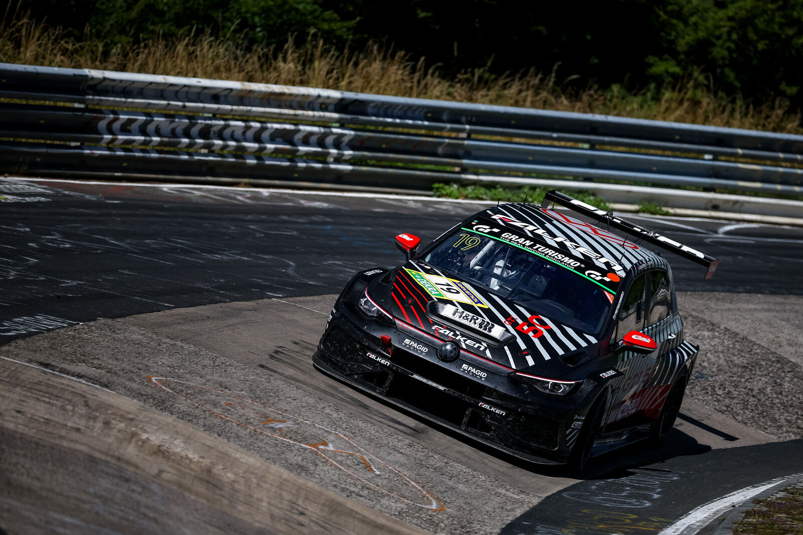 Erster Gesamtsieg für den Golf GTI in der ADAC Langstreckenserie auf dem Nürburgring