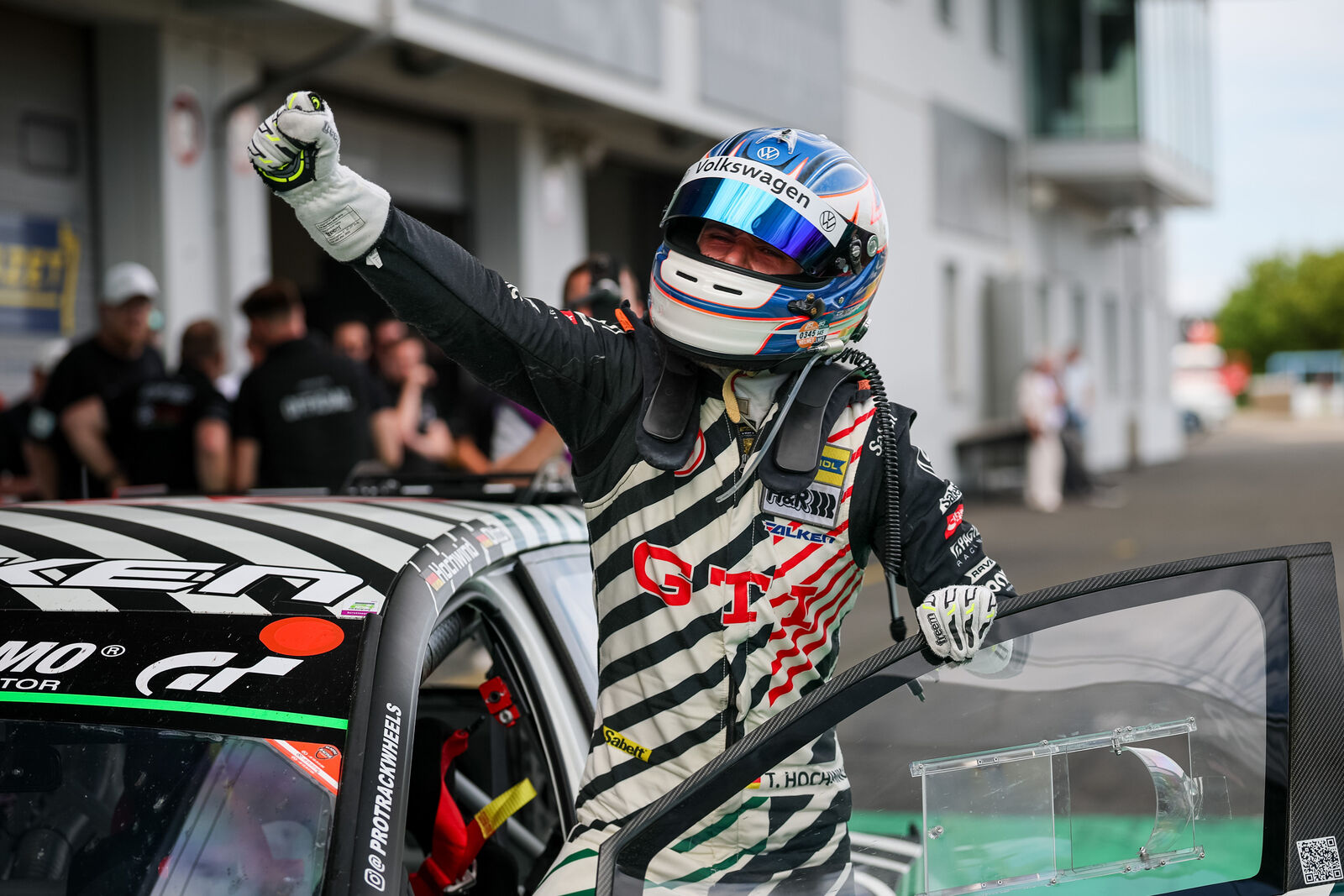 Erster Gesamtsieg für den Golf GTI in der ADAC Langstreckenserie auf dem Nürburgring