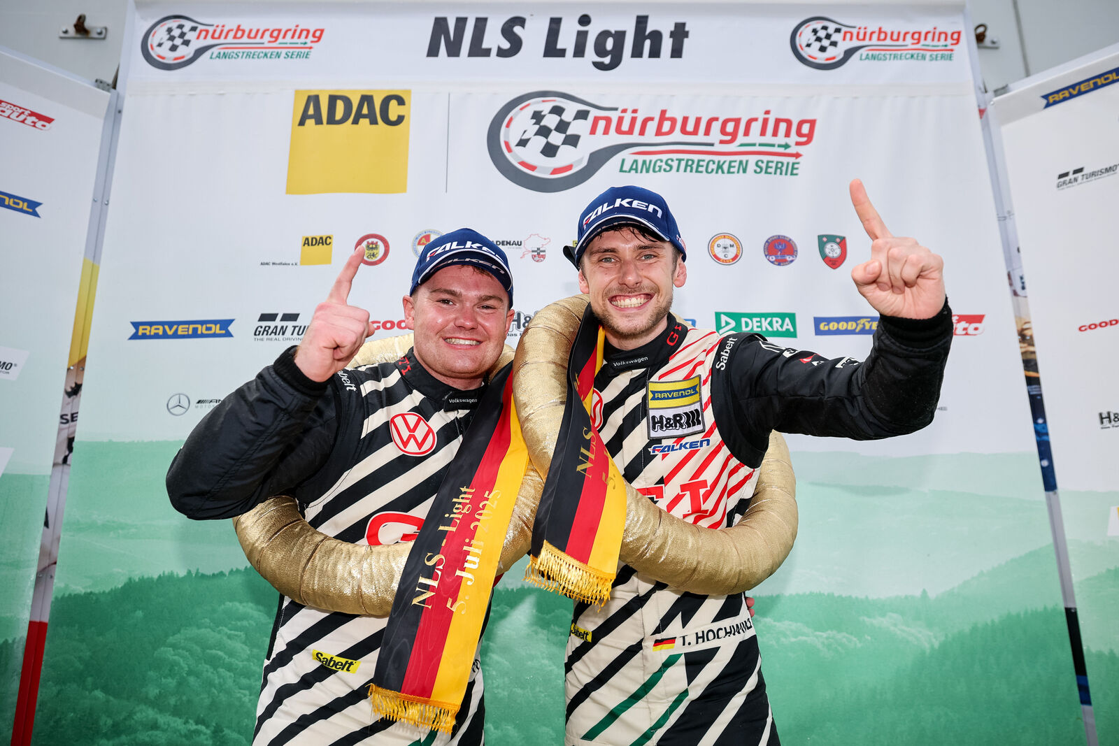 Erster Gesamtsieg für den Golf GTI in der ADAC Langstreckenserie auf dem Nürburgring