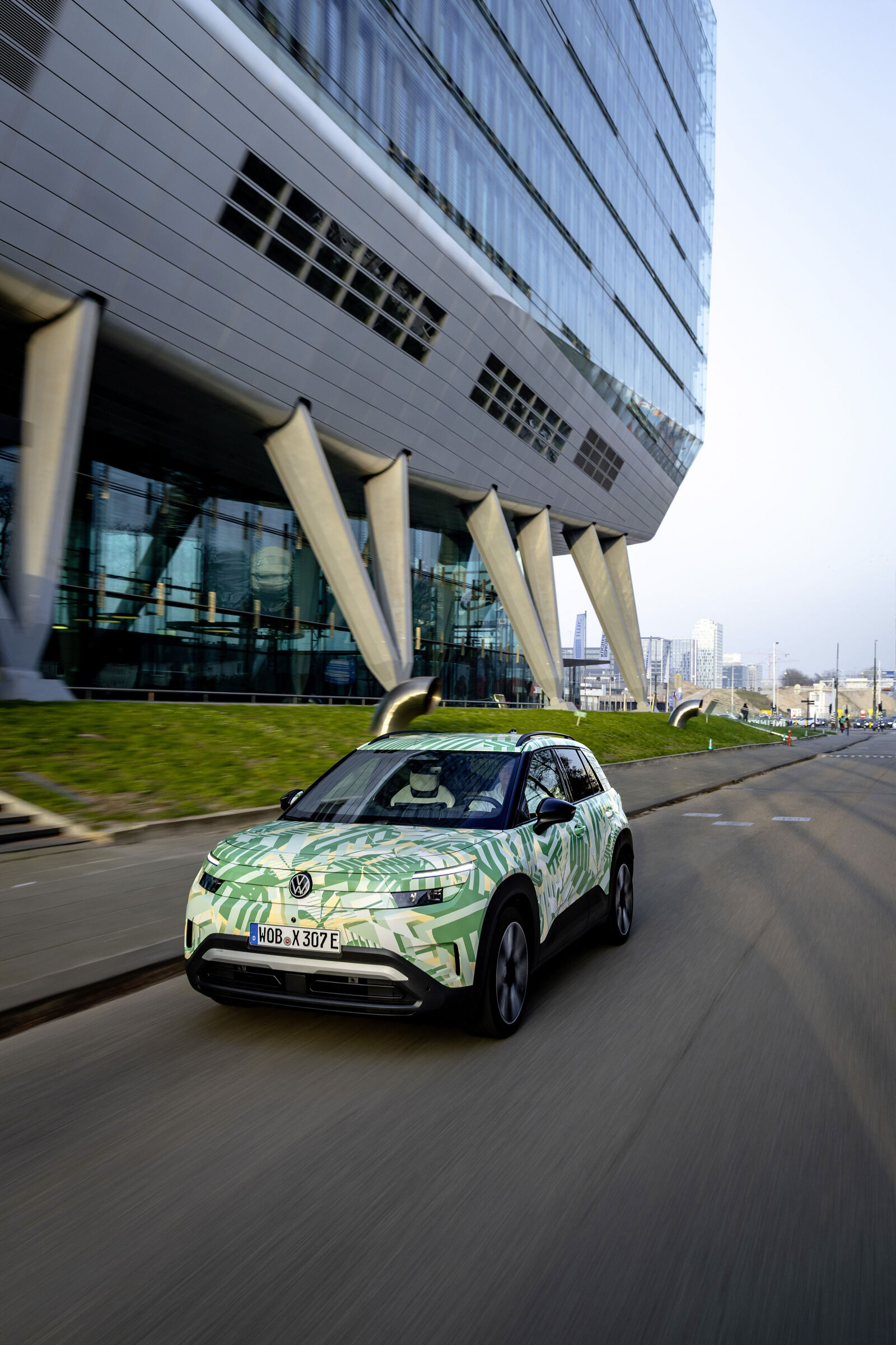 The all-new electric ID. Cross