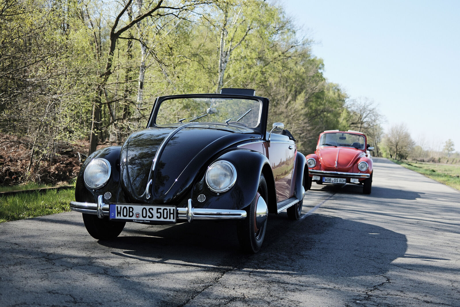 Zwei Käfer, eine Seele: Volkswagen Classic präsentiert beim MaiKäferTreffen ein besonderes Cabrio Duett