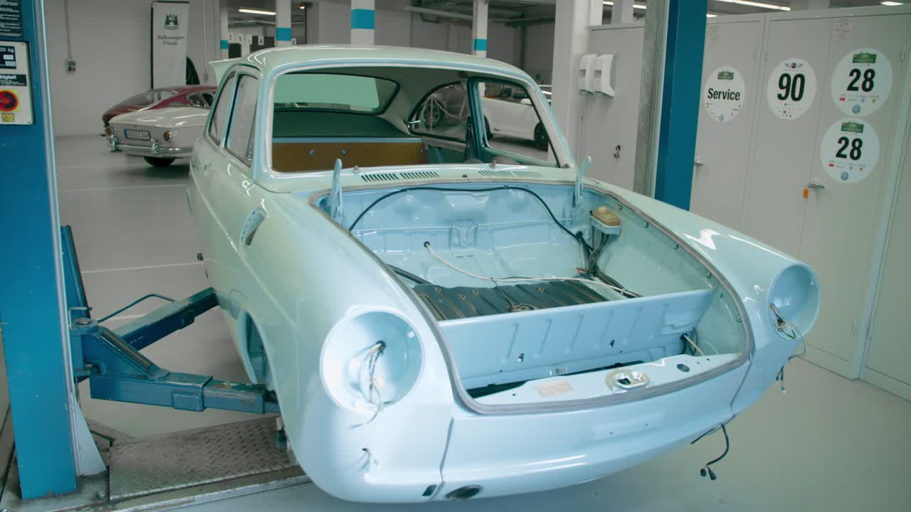 Volkswagen Oldtimer: Auszubildende restaurieren Typ 3 VW 1600 TL