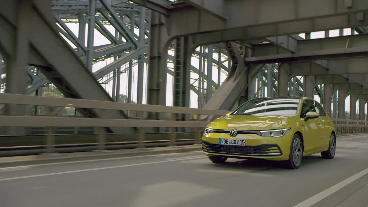 The new Volkswagen Golf - Driving