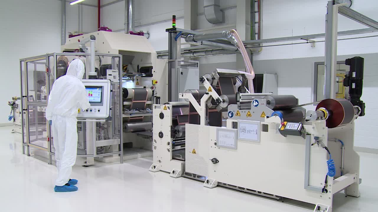 Battery cell production at Volkswagen Salzgitter, production steps “slitting and calendaring”