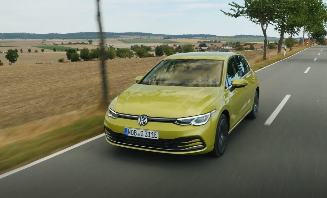 Volkswagen Golf eHybrid - Driving Scenes