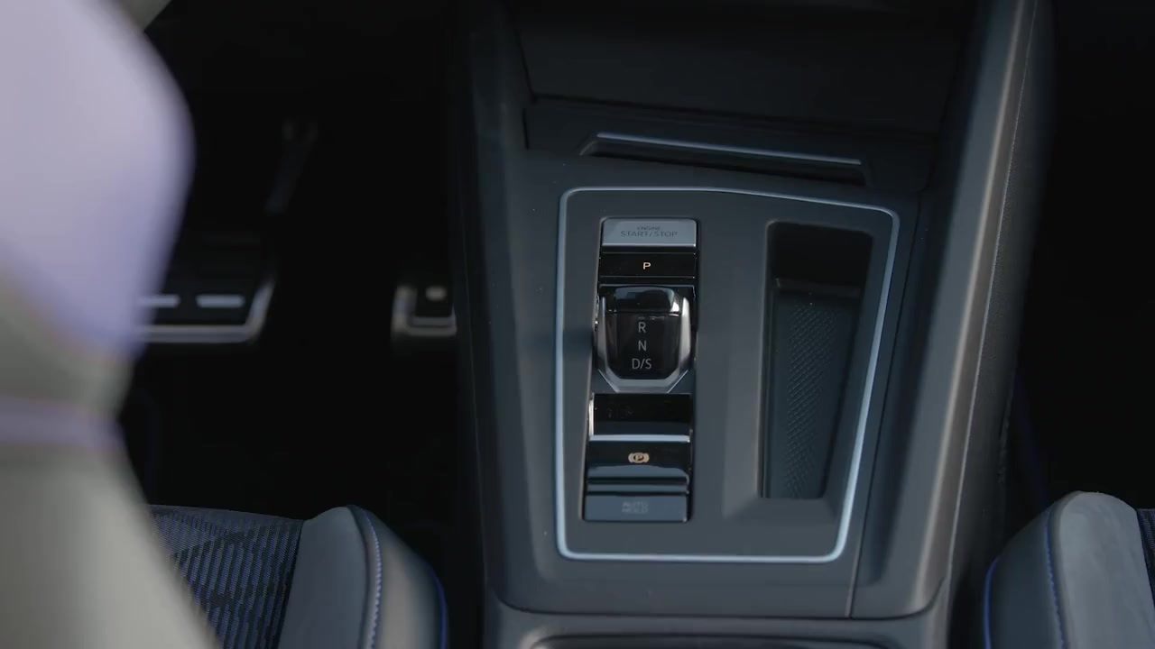 Volkswagen Golf R Variant - Interior